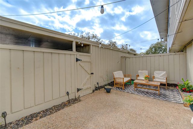 6343 Briar Rose Drive 142, Houston, TX 77057