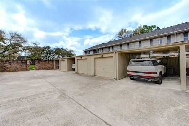 6343 Briar Rose Drive 142, Houston, TX 77057