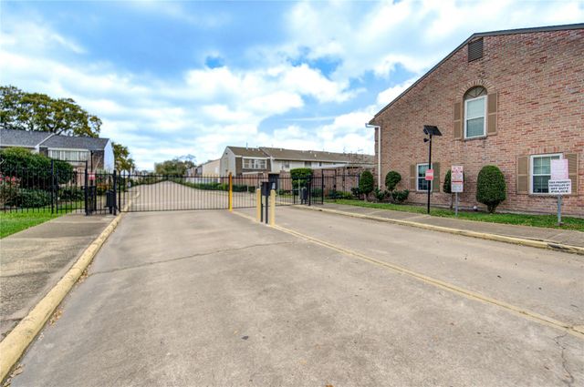 6343 Briar Rose Drive 142, Houston, TX 77057