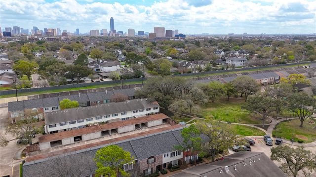 6343 Briar Rose Drive 142, Houston, TX 77057