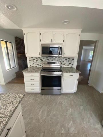 396 Lancaster Drive, Manteca, CA 95336