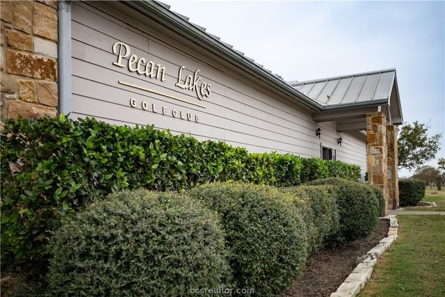 7408 Masters Drive, Navasota, TX 77868