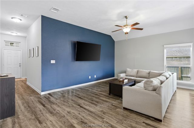 7408 Masters Drive, Navasota, TX 77868