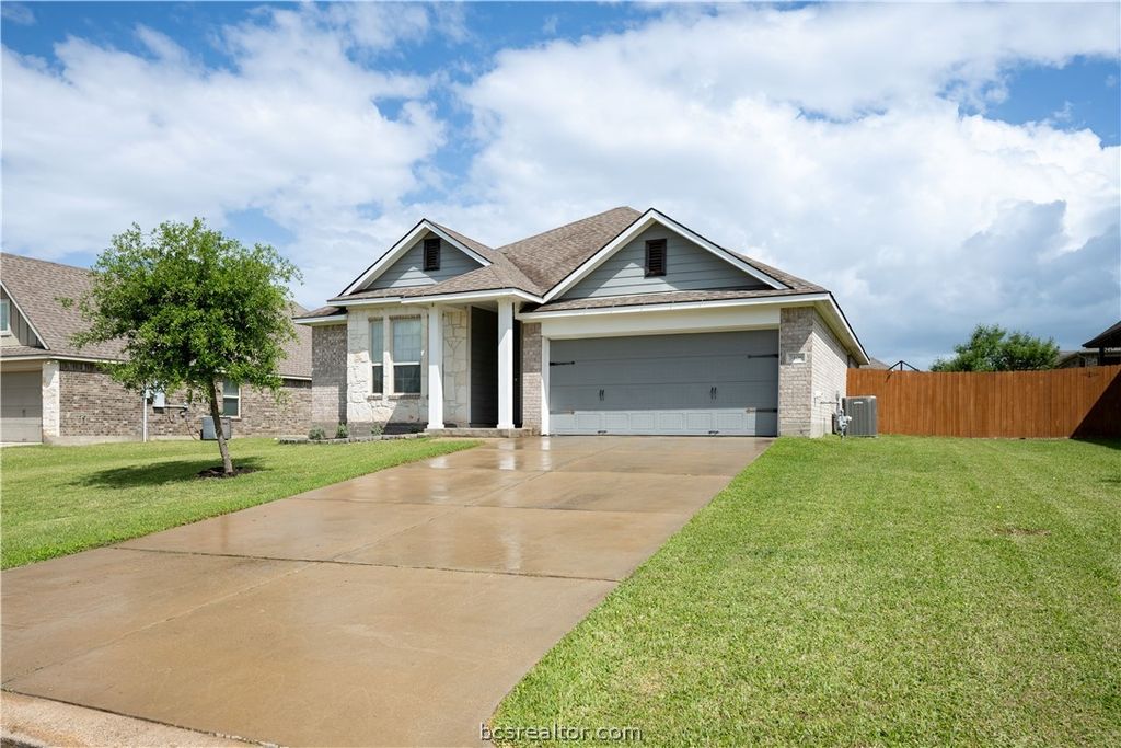 7408 Masters Drive, Navasota, TX 77868