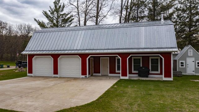 E1471 ARBOR STREET, Waupaca, WI 54981