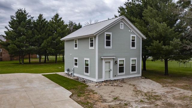 E1471 ARBOR STREET, Waupaca, WI 54981