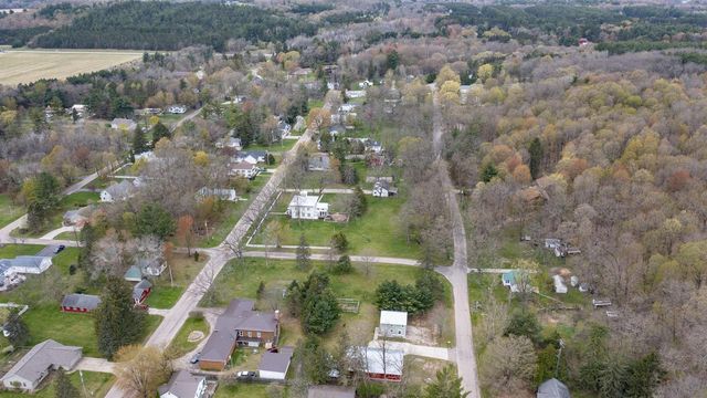 E1471 ARBOR STREET, Waupaca, WI 54981