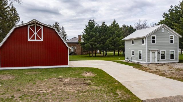 E1471 ARBOR STREET, Waupaca, WI 54981
