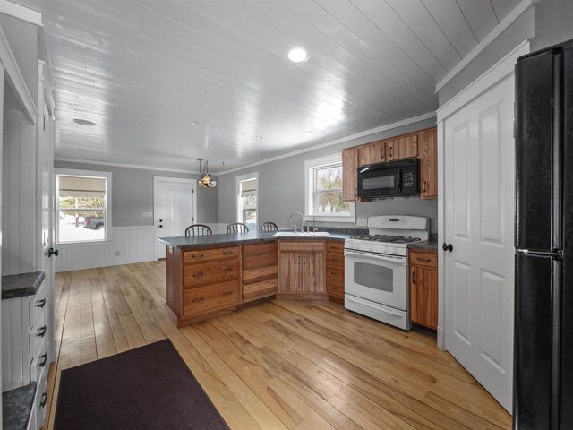 E1471 ARBOR STREET, Waupaca, WI 54981