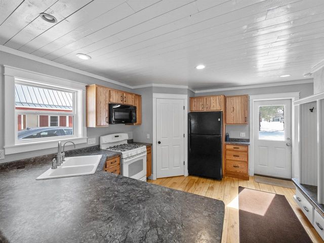 E1471 ARBOR STREET, Waupaca, WI 54981