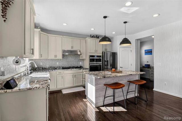 58565 Navarra Drive, South Lyon, MI 48178