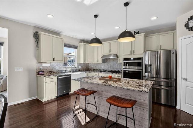 58565 Navarra Drive, South Lyon, MI 48178