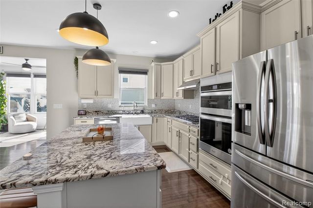 58565 Navarra Drive, South Lyon, MI 48178