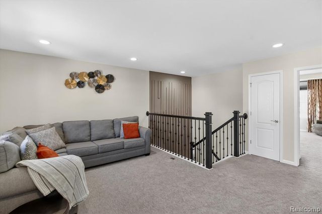 58565 Navarra Drive, South Lyon, MI 48178