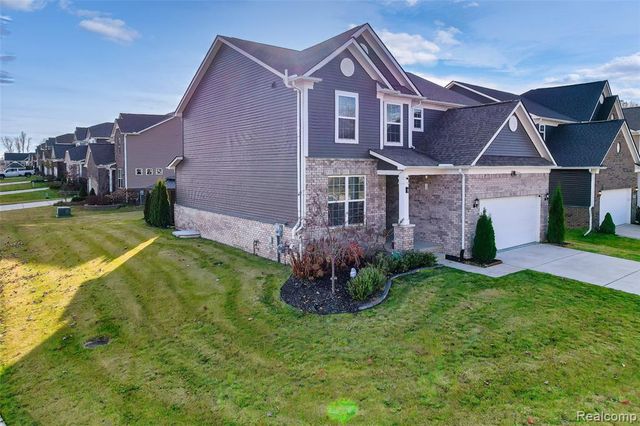 58565 Navarra Drive, South Lyon, MI 48178