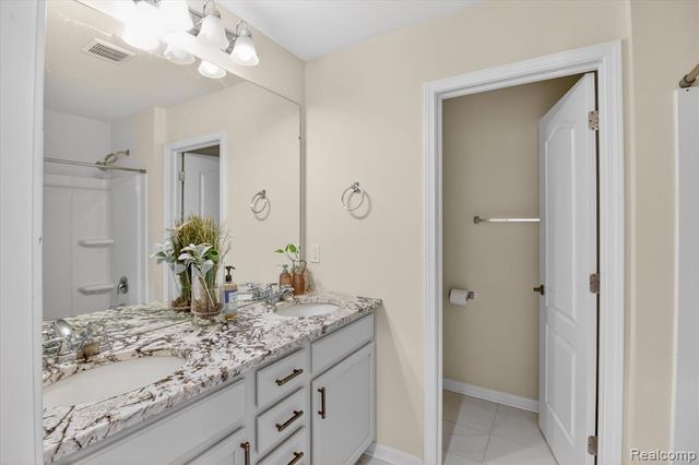 58565 Navarra Drive, South Lyon, MI 48178