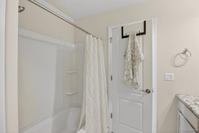 58565 Navarra Drive, South Lyon, MI 48178