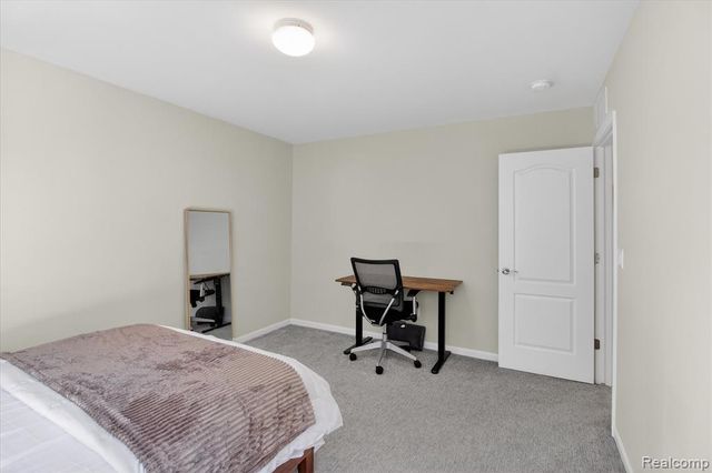 58565 Navarra Drive, South Lyon, MI 48178