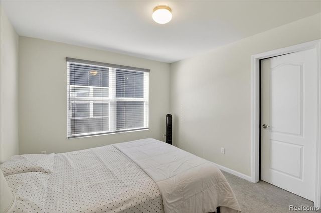 58565 Navarra Drive, South Lyon, MI 48178