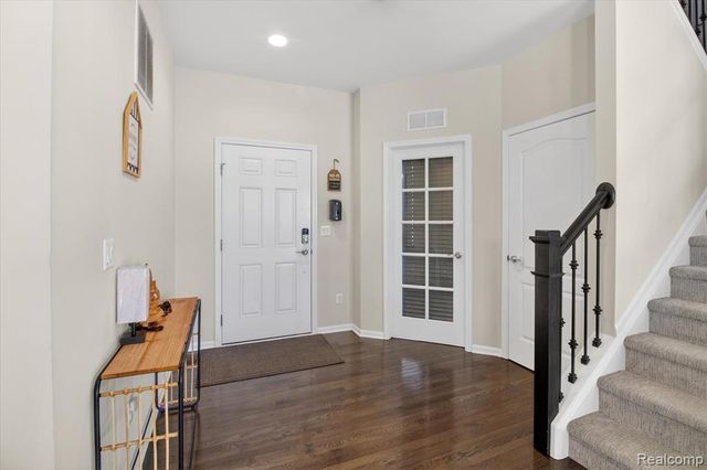 58565 Navarra Drive, South Lyon, MI 48178