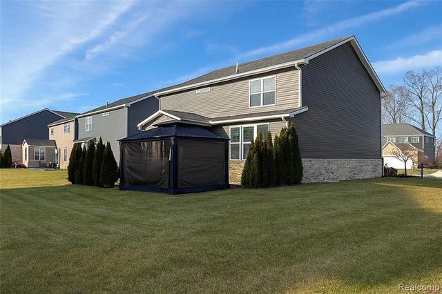 58565 Navarra Drive, South Lyon, MI 48178