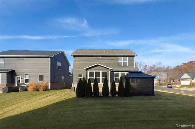 58565 Navarra Drive, South Lyon, MI 48178
