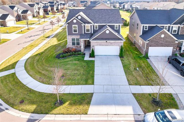 58565 Navarra Drive, South Lyon, MI 48178