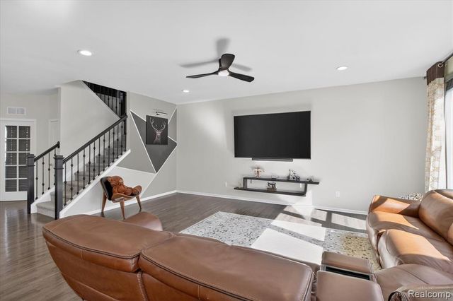 58565 Navarra Drive, South Lyon, MI 48178