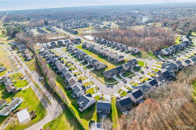 58565 Navarra Drive, South Lyon, MI 48178