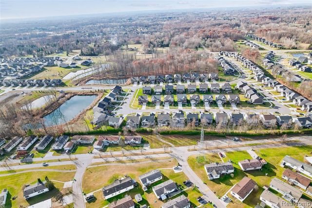 58565 Navarra Drive, South Lyon, MI 48178