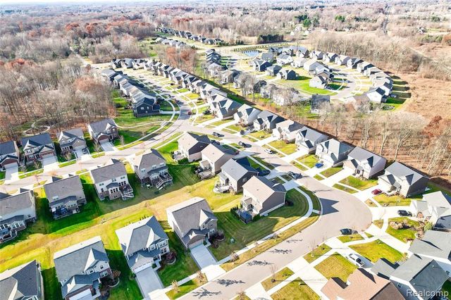 58565 Navarra Drive, South Lyon, MI 48178