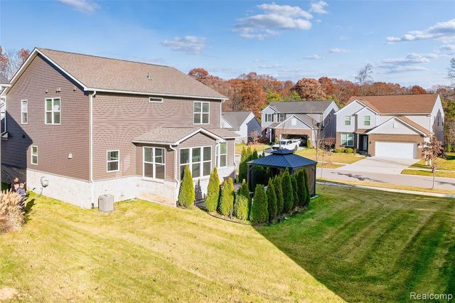 58565 Navarra Drive, South Lyon, MI 48178