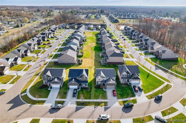 58565 Navarra Drive, South Lyon, MI 48178