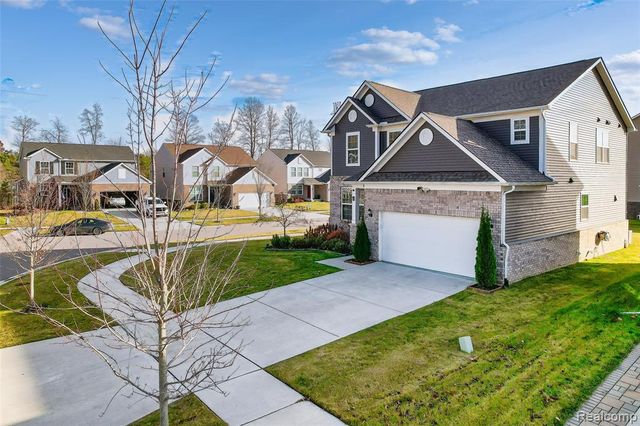 58565 Navarra Drive, South Lyon, MI 48178