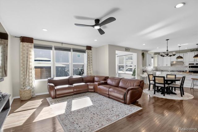 58565 Navarra Drive, South Lyon, MI 48178