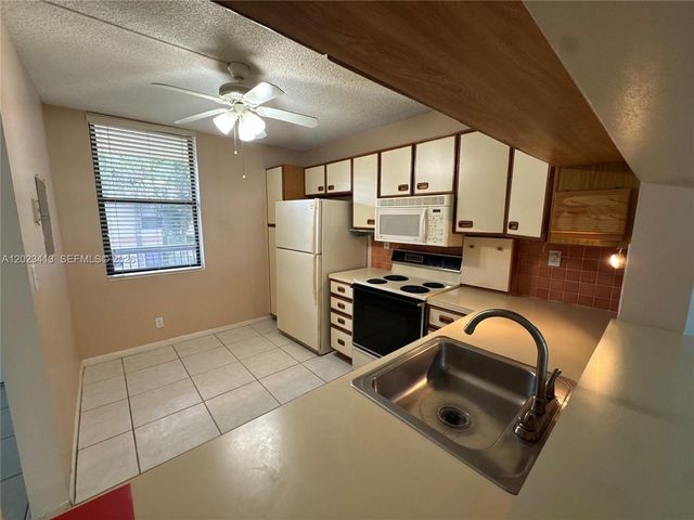 2768 S Carambola Cir S 206, Coconut Creek, FL 33066