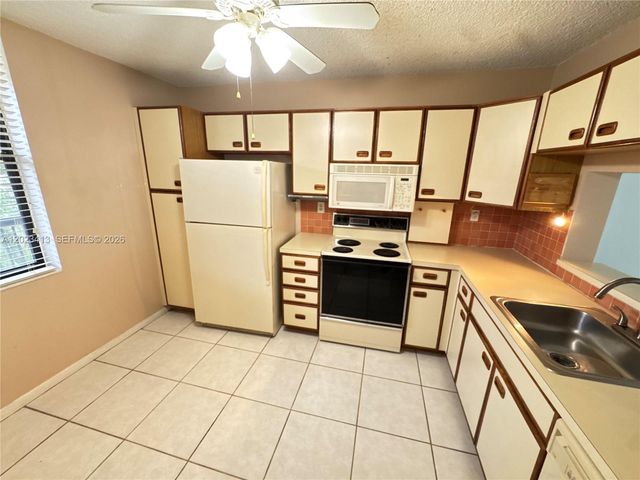 2768 S Carambola Cir S 206, Coconut Creek, FL 33066