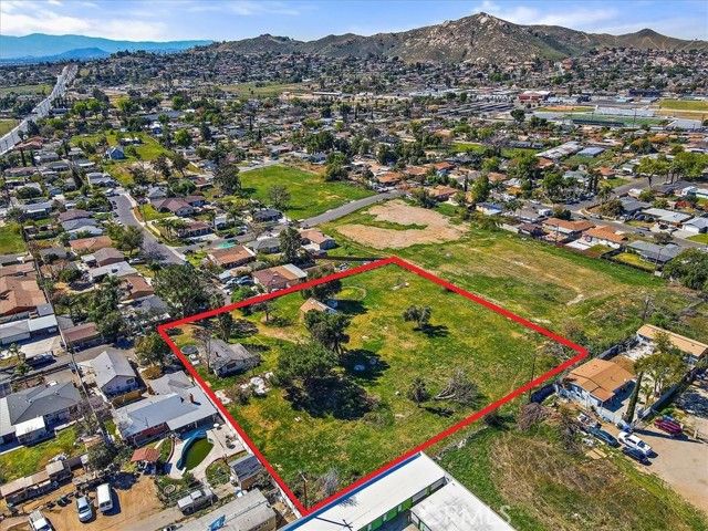 4077 Riverview Drive, Riverside, CA 92509