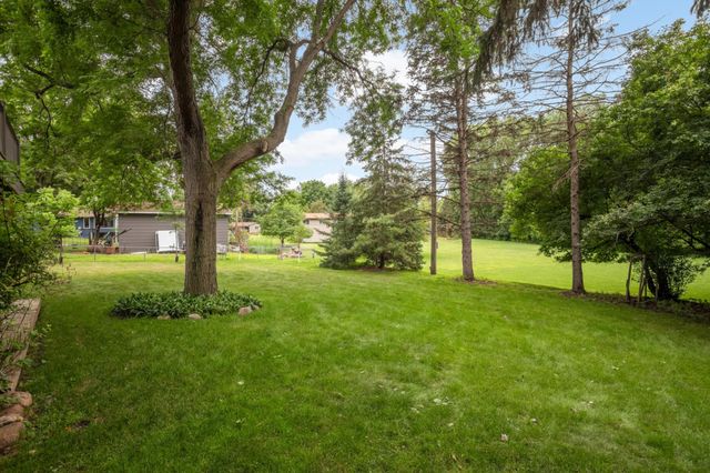 3325 Niagara Lane N, Plymouth, MN 55447