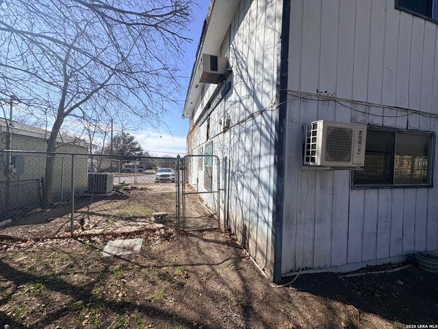 202 Saxon, San Antonio, TX 78213