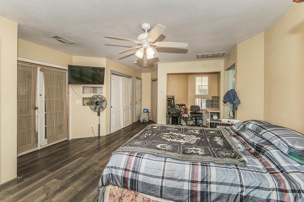 Image 14 of property listing at 257 N Dewitt Avenue, Fresno, CA 93727