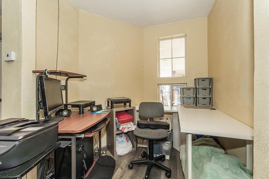 Image 15 of property listing at 257 N Dewitt Avenue, Fresno, CA 93727