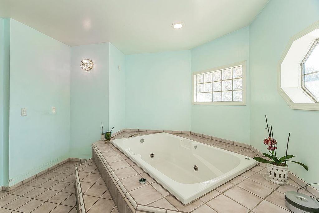 Image 19 of property listing at 257 N Dewitt Avenue, Fresno, CA 93727