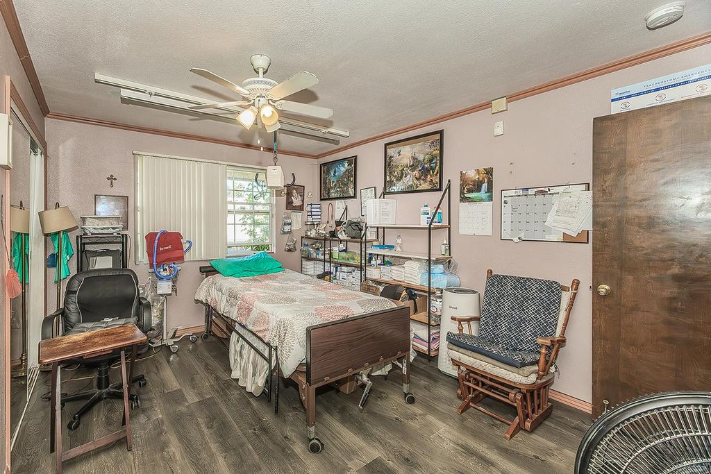 Image 21 of property listing at 257 N Dewitt Avenue, Fresno, CA 93727