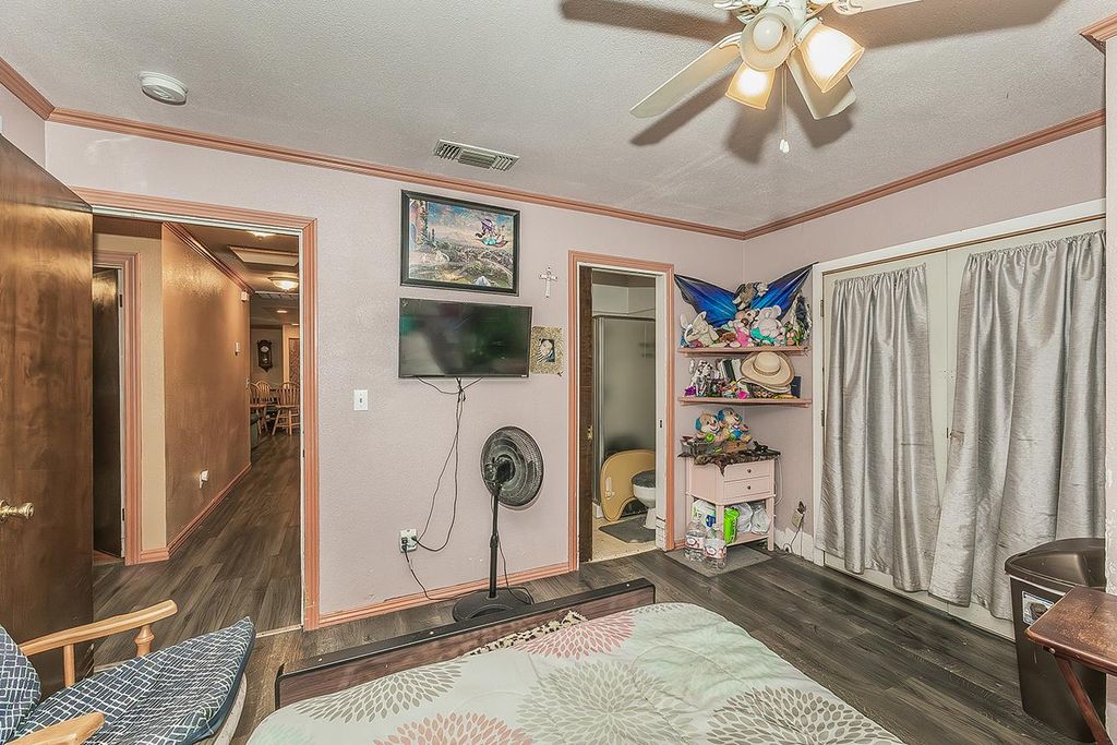 Image 22 of property listing at 257 N Dewitt Avenue, Fresno, CA 93727