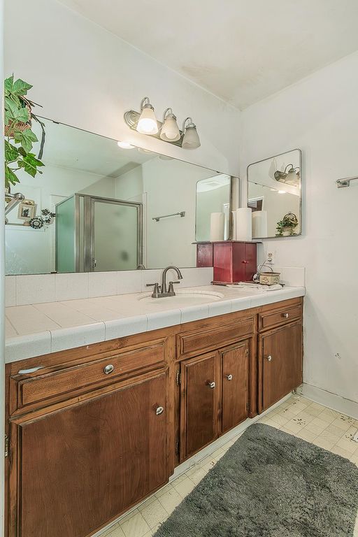 Image 23 of property listing at 257 N Dewitt Avenue, Fresno, CA 93727