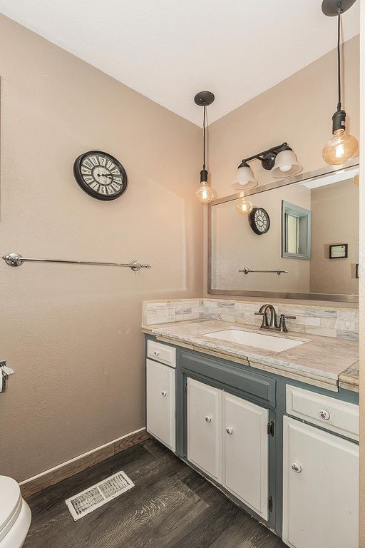 Image 27 of property listing at 257 N Dewitt Avenue, Fresno, CA 93727