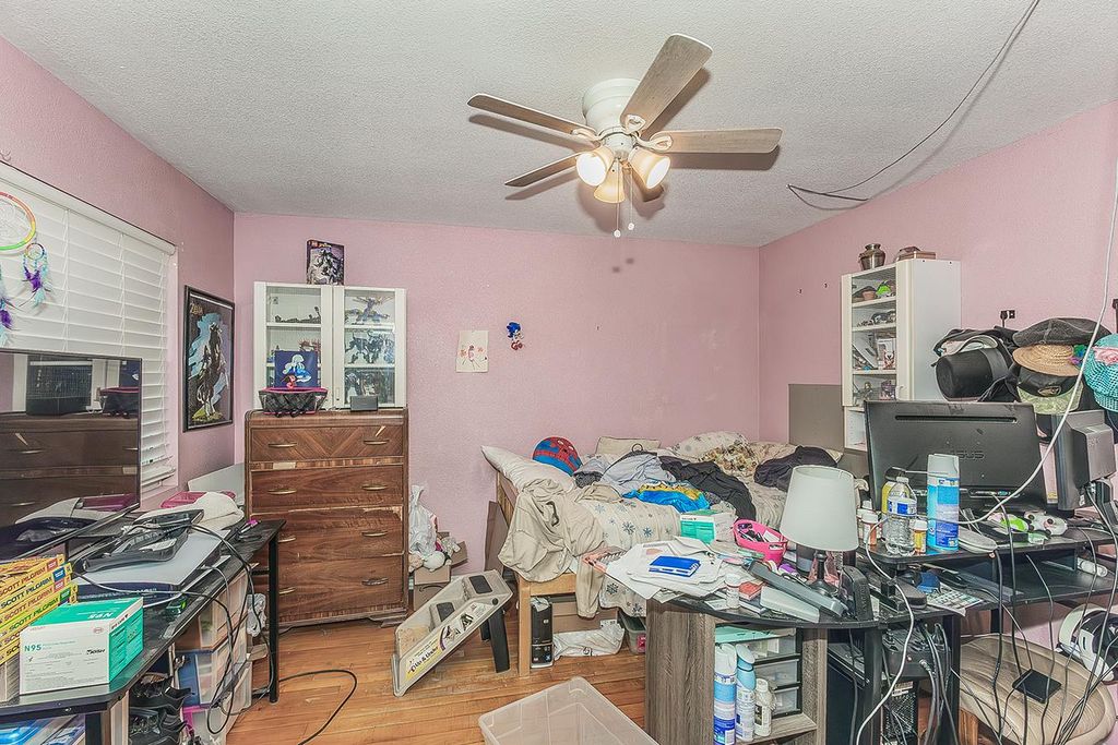 Image 29 of property listing at 257 N Dewitt Avenue, Fresno, CA 93727