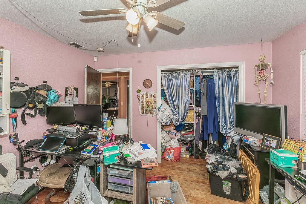 Image 30 of property listing at 257 N Dewitt Avenue, Fresno, CA 93727