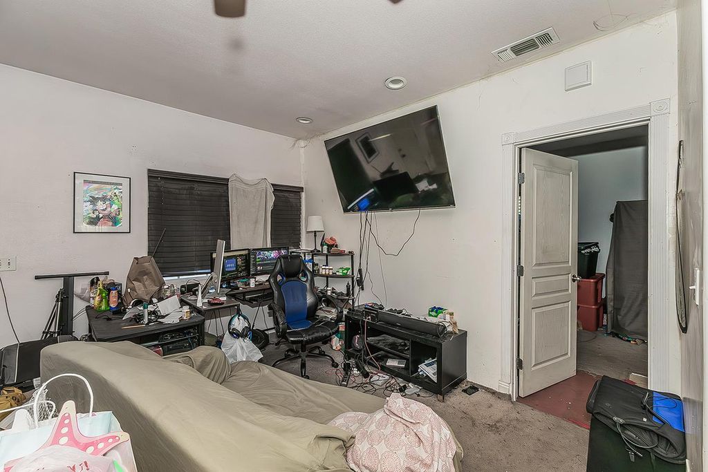 Image 34 of property listing at 257 N Dewitt Avenue, Fresno, CA 93727